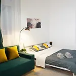 Quiet Cozy Apartment In The Center